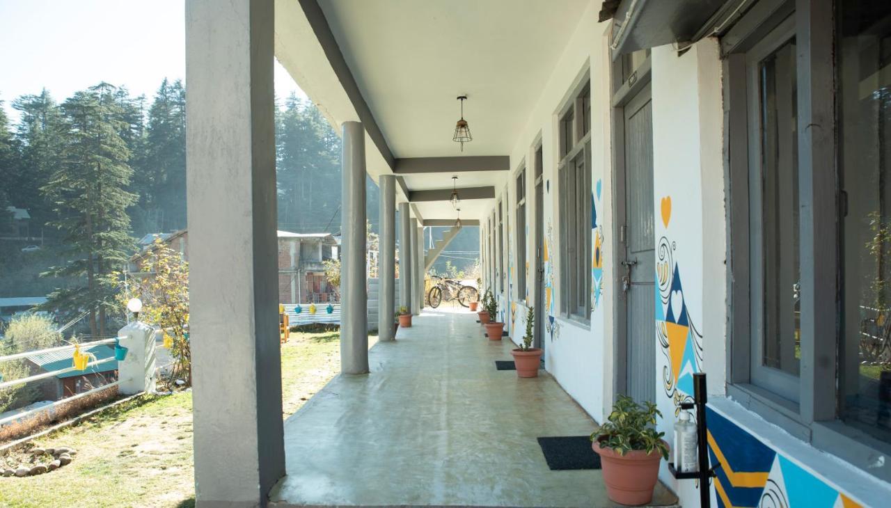 Young Monk Hostel & Cafe Old Manali Exterior photo