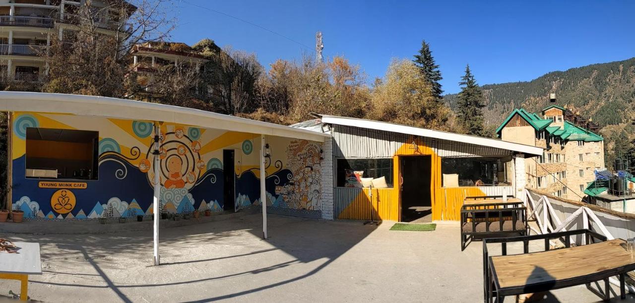 Young Monk Hostel & Cafe Old Manali Exterior photo