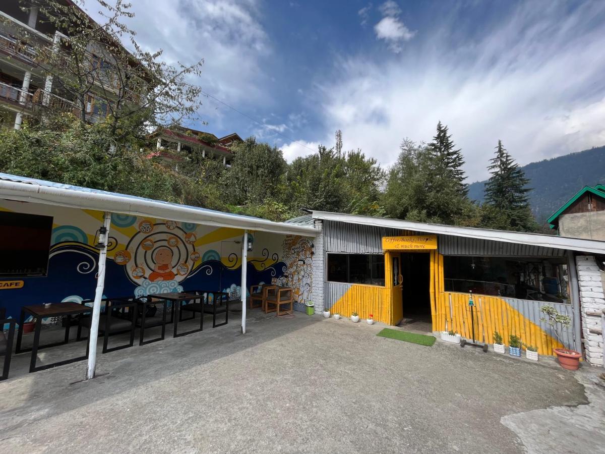 Young Monk Hostel & Cafe Old Manali Exterior photo